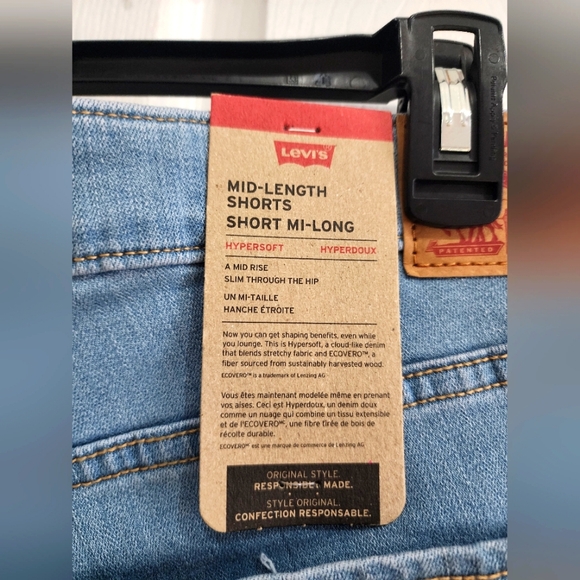 Levis mid rise Shorts (size 20) - Picture 4 of 6